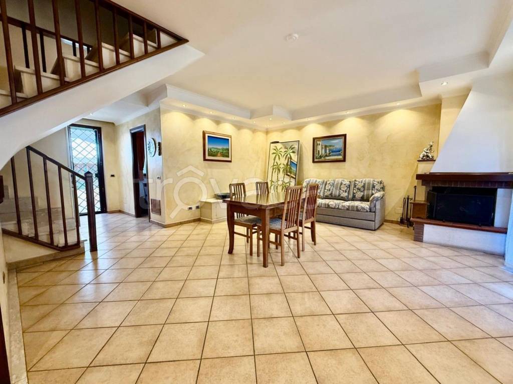 casa indipendente in vendita a Ladispoli