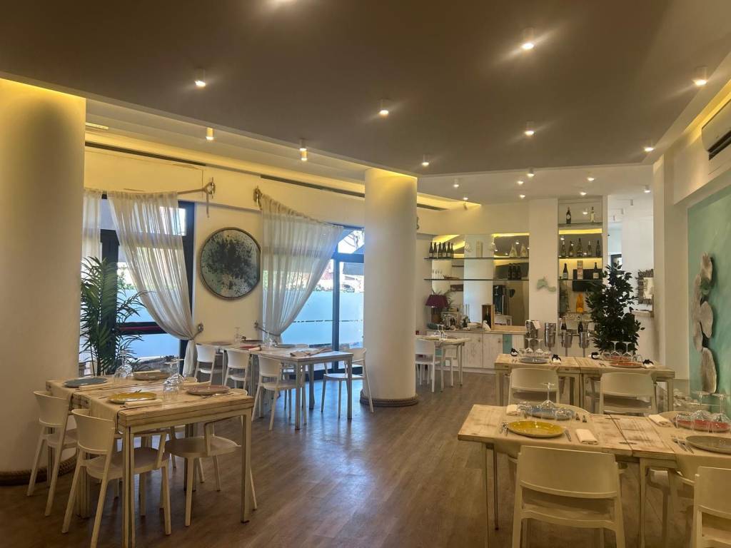 negozio in vendita a Ladispoli in zona Marina di San Nicola