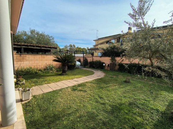 casa indipendente in vendita a Ladispoli