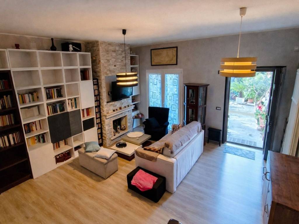 casa indipendente in vendita a Ladispoli