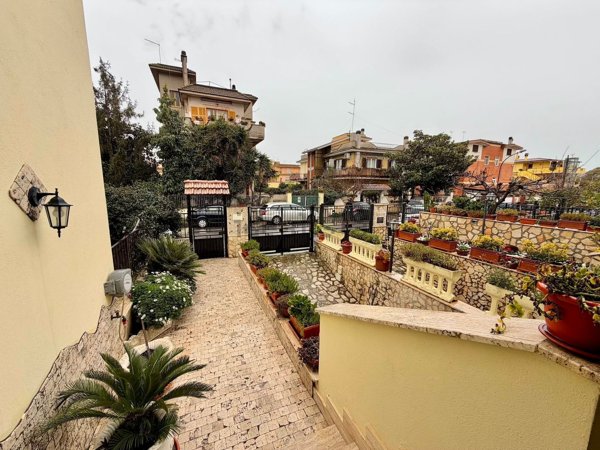casa indipendente in vendita a Ladispoli
