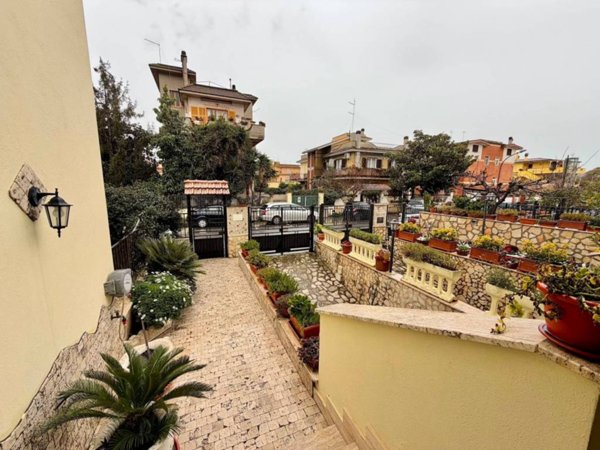 casa indipendente in vendita a Ladispoli