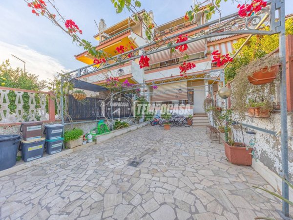 casa indipendente in vendita a Ladispoli