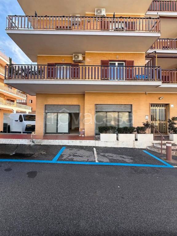 negozio in vendita a Ladispoli in zona Marina di San Nicola