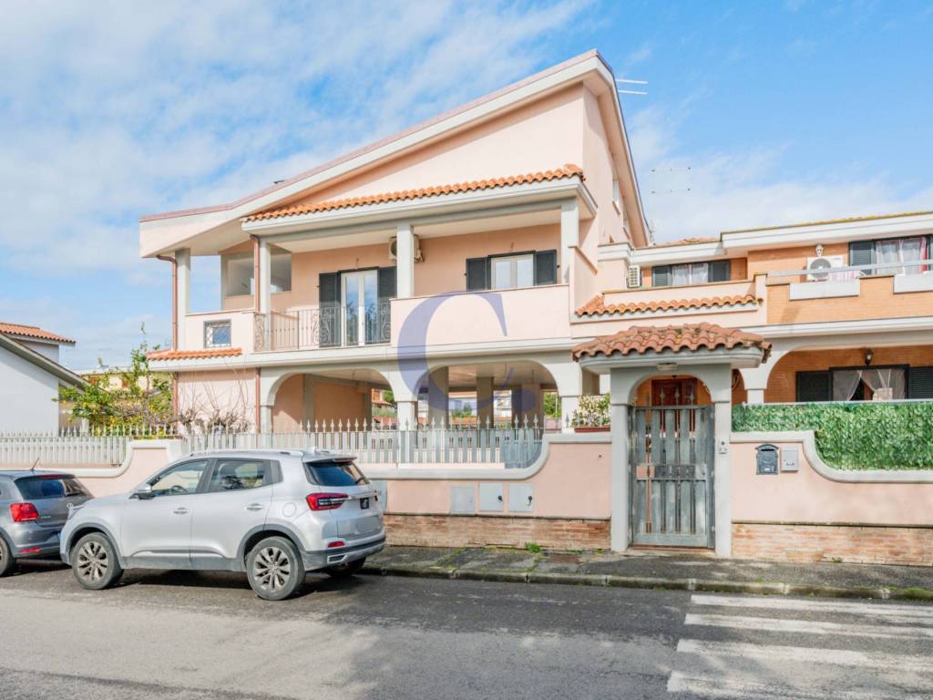 casa indipendente in vendita a Ladispoli