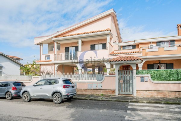 casa indipendente in vendita a Ladispoli
