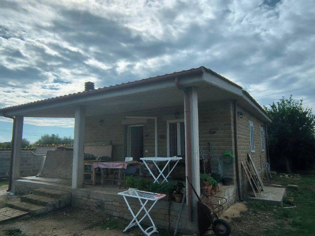 casa indipendente in vendita a Ladispoli in zona Monteroni