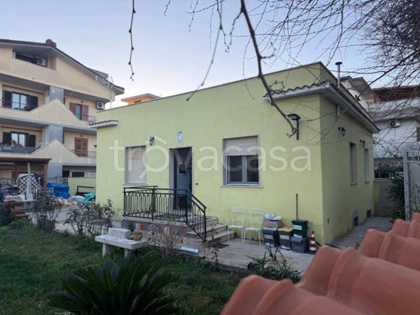 casa indipendente in vendita a Ladispoli
