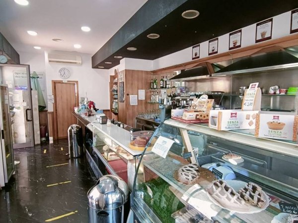 negozio in vendita a Ladispoli