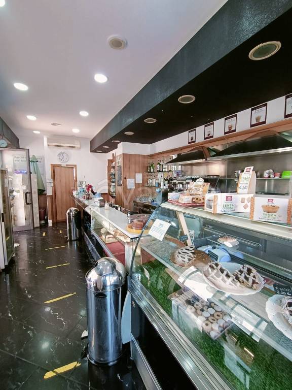 negozio in vendita a Ladispoli