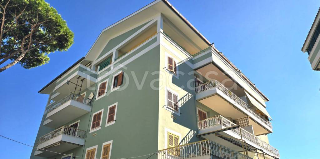 appartamento in vendita a Ladispoli in zona Marina di San Nicola