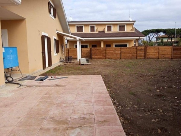 casa indipendente in vendita a Ladispoli in zona Marina di San Nicola