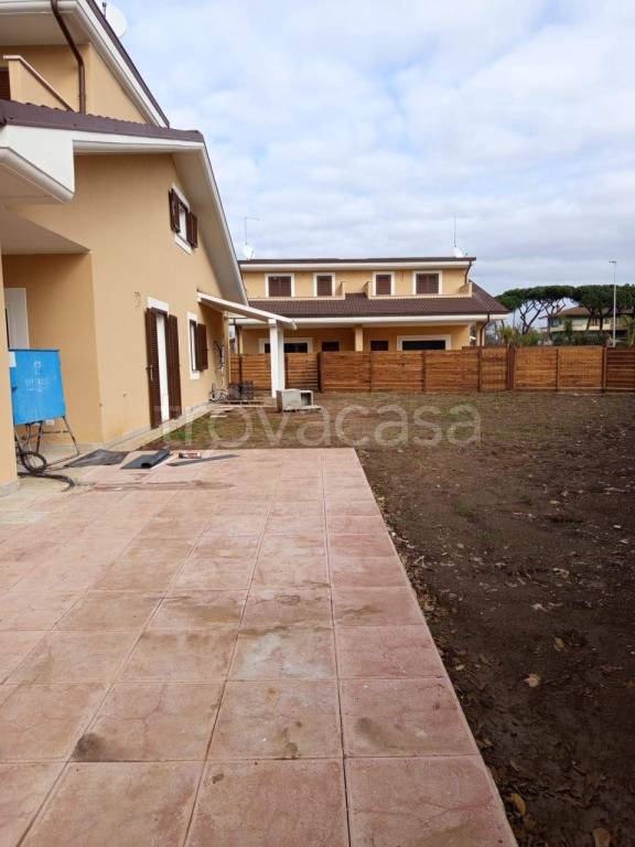 casa indipendente in vendita a Ladispoli in zona Marina di San Nicola