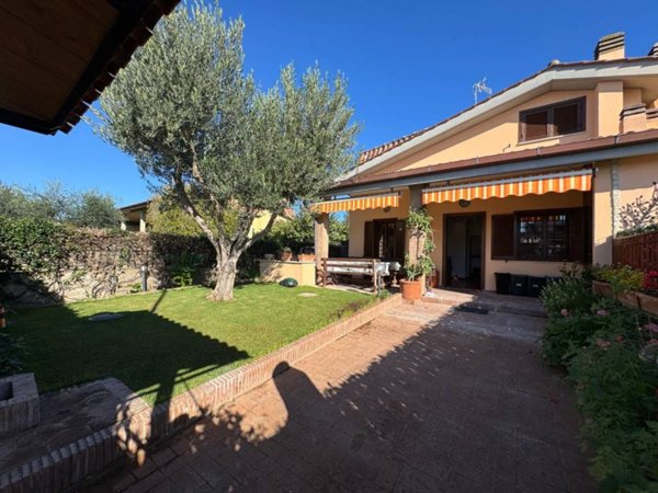 casa indipendente in vendita a Ladispoli