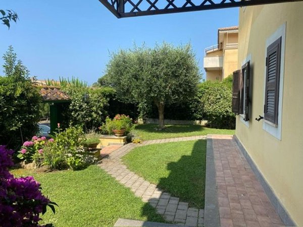 appartamento in vendita a Ladispoli in zona Marina di San Nicola