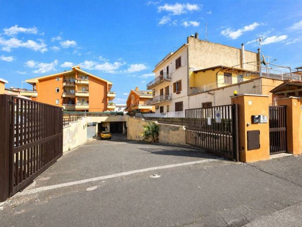 locale commerciale in vendita a Ladispoli