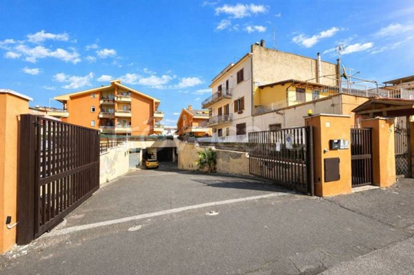 locale commerciale in vendita a Ladispoli