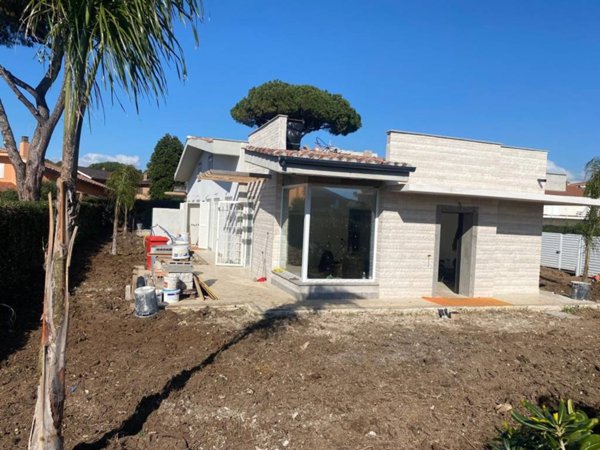 casa indipendente in vendita a Ladispoli in zona Marina di San Nicola