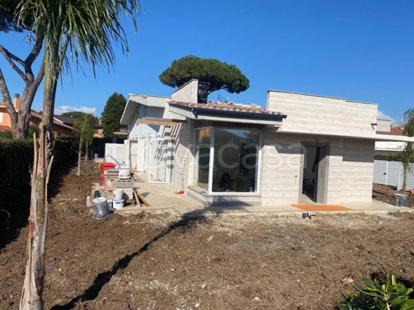 casa indipendente in vendita a Ladispoli in zona Marina di San Nicola