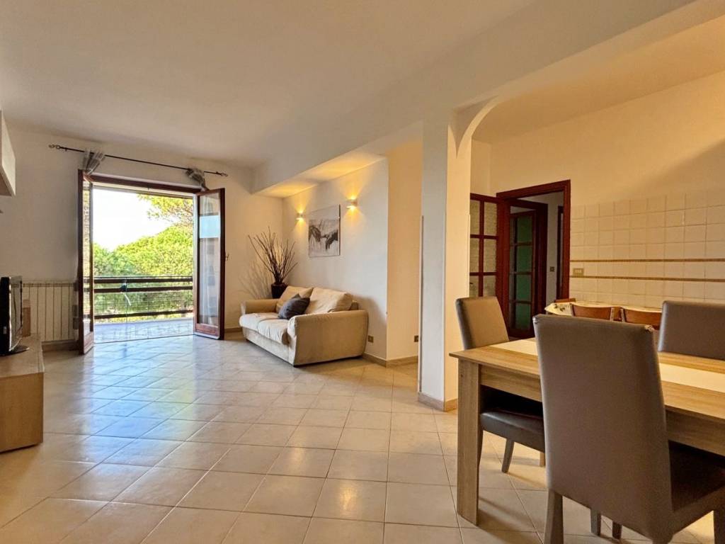 appartamento in vendita a Ladispoli in zona Marina di San Nicola