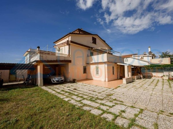 casa indipendente in vendita a Ladispoli