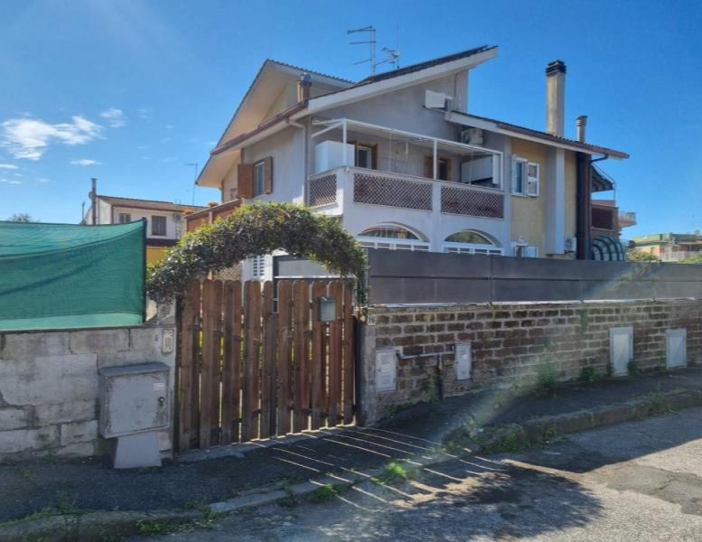 casa indipendente in vendita a Ladispoli