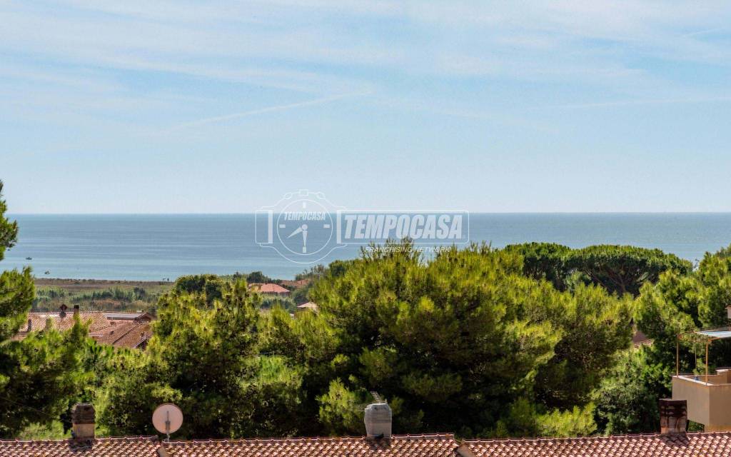 appartamento in vendita a Ladispoli in zona Marina di San Nicola