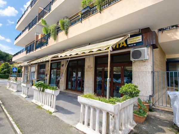 negozio in vendita a Ladispoli