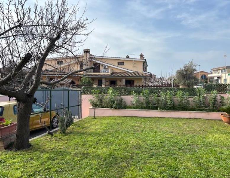 casa indipendente in vendita a Ladispoli