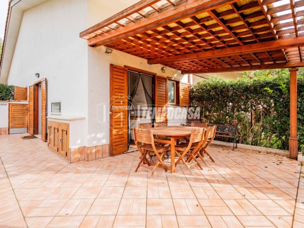 casa indipendente in vendita a Ladispoli in zona Marina di San Nicola