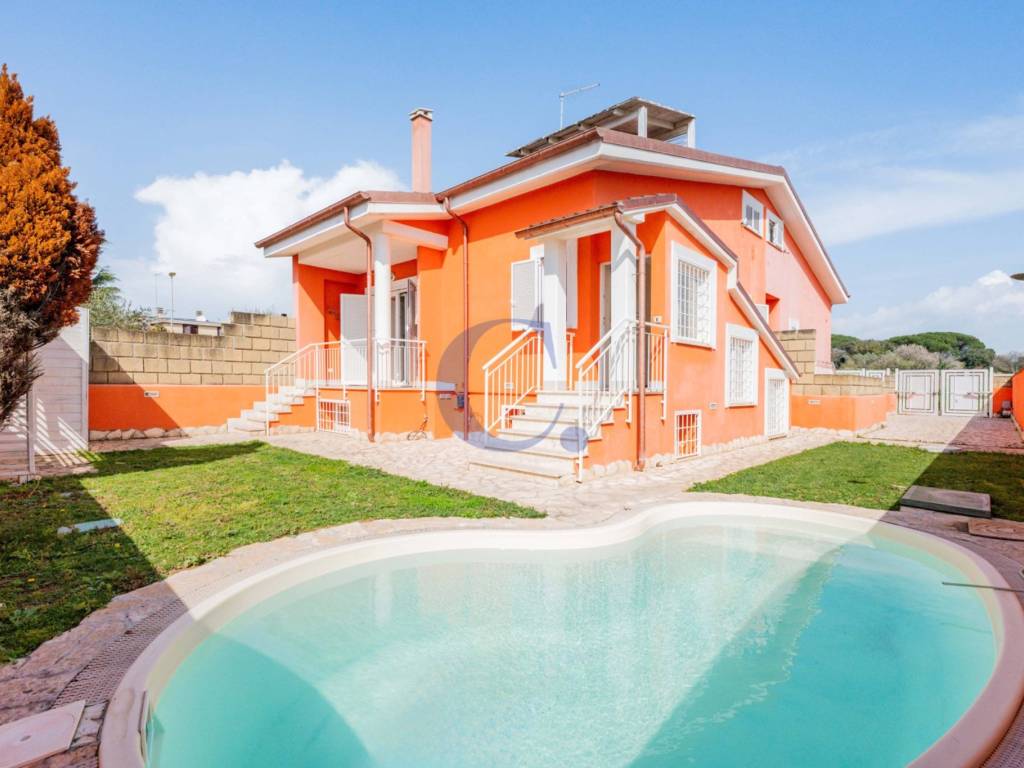 casa indipendente in vendita a Ladispoli