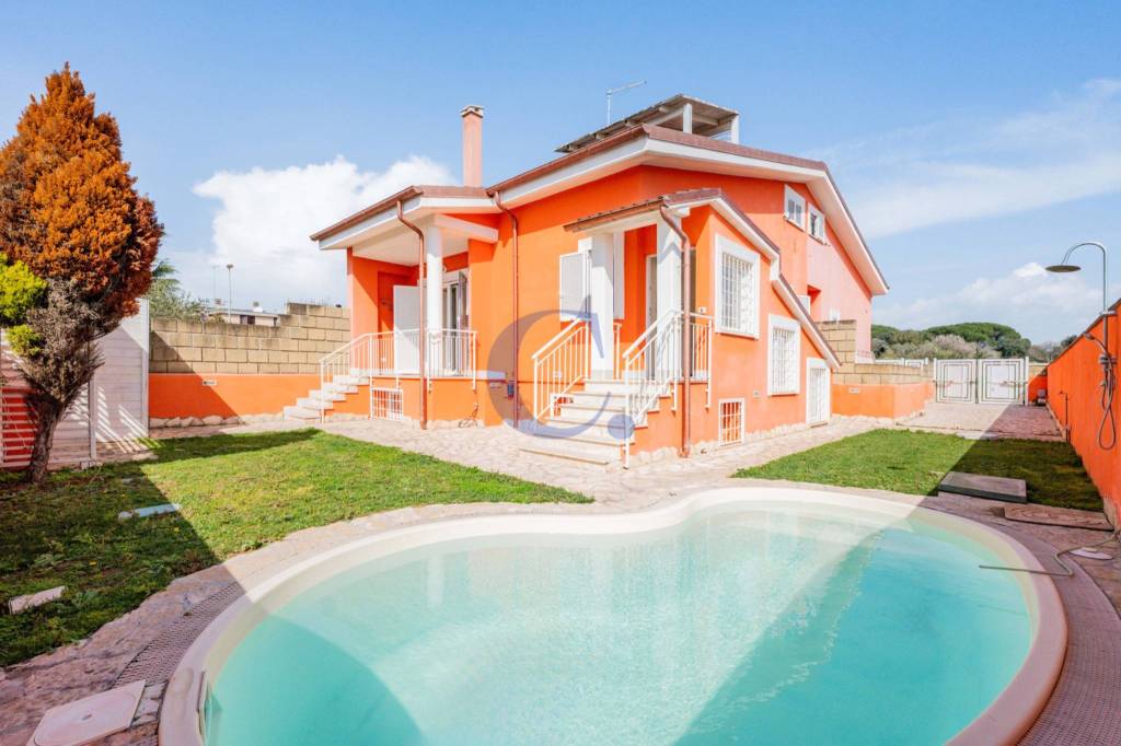 casa indipendente in vendita a Ladispoli