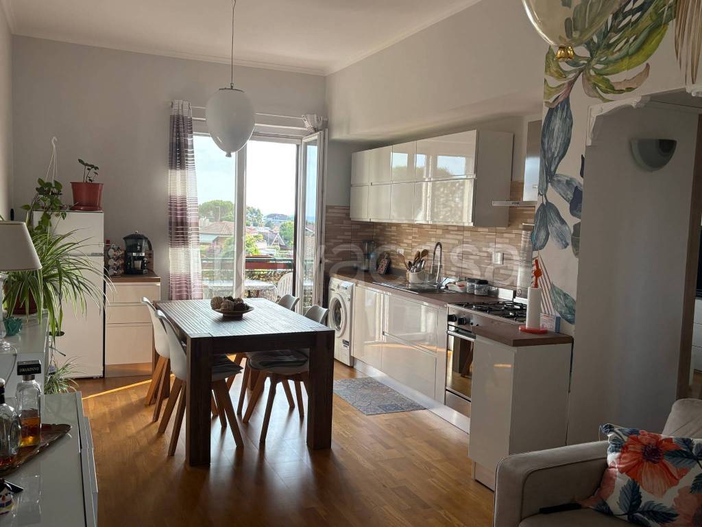 appartamento in vendita a Ladispoli in zona Marina di San Nicola