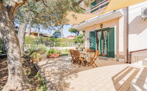 casa indipendente in vendita a Ladispoli in zona Marina di San Nicola