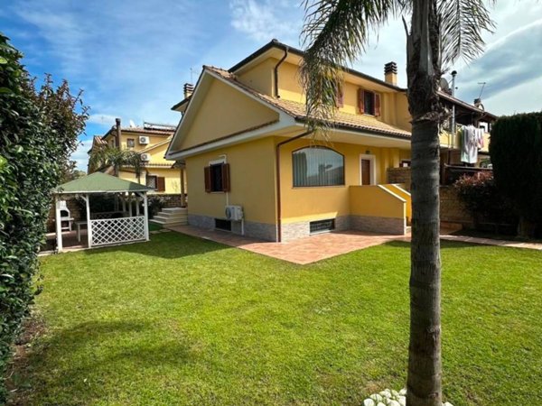 casa indipendente in vendita a Ladispoli