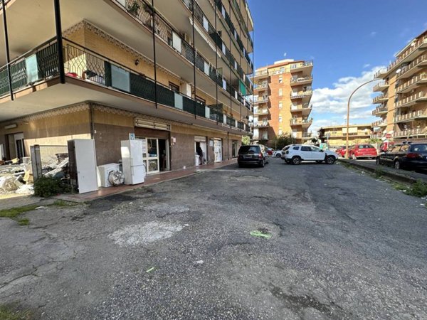 negozio in vendita a Ladispoli