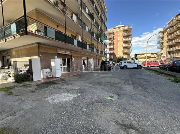 locale commerciale in vendita a Ladispoli