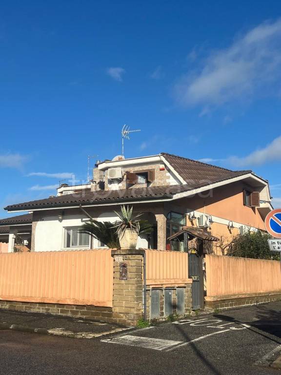 casa indipendente in vendita a Ladispoli