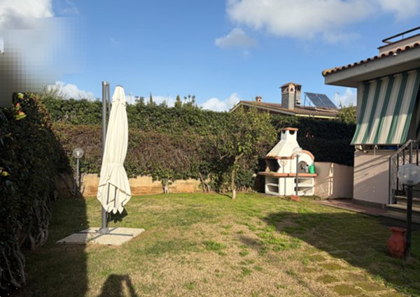 casa indipendente in vendita a Ladispoli