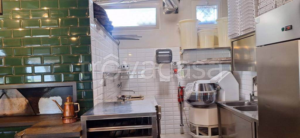 negozio in vendita a Ladispoli