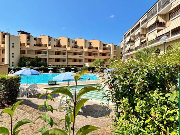 appartamento in vendita a Ladispoli in zona Marina di San Nicola