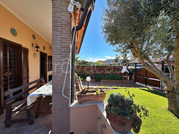 casa indipendente in vendita a Ladispoli