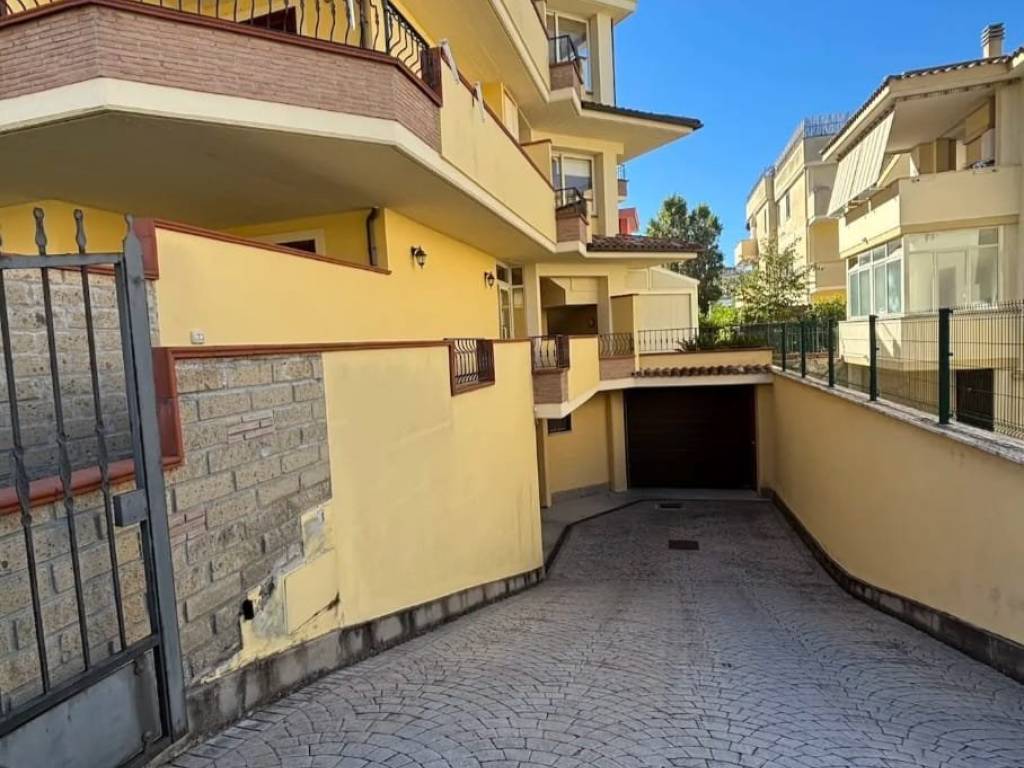 locale di sgombero in vendita a Ladispoli