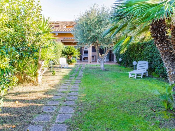 casa indipendente in vendita a Ladispoli