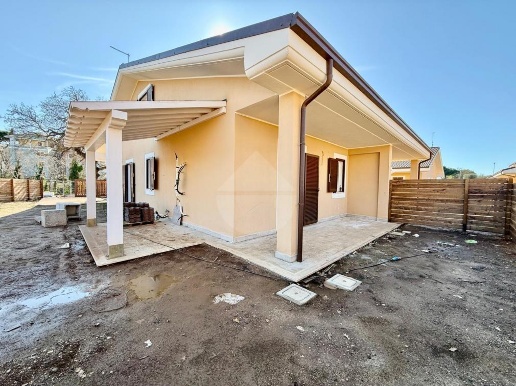 appartamento in vendita a Ladispoli in zona Marina di San Nicola