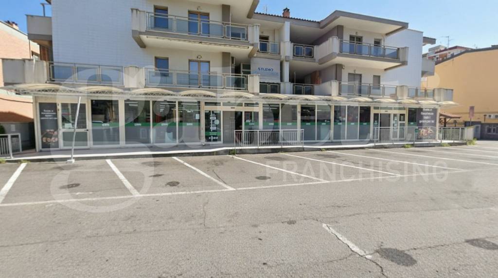 negozio in vendita a Ladispoli