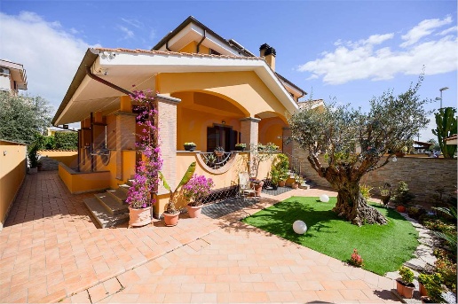casa indipendente in vendita a Ladispoli