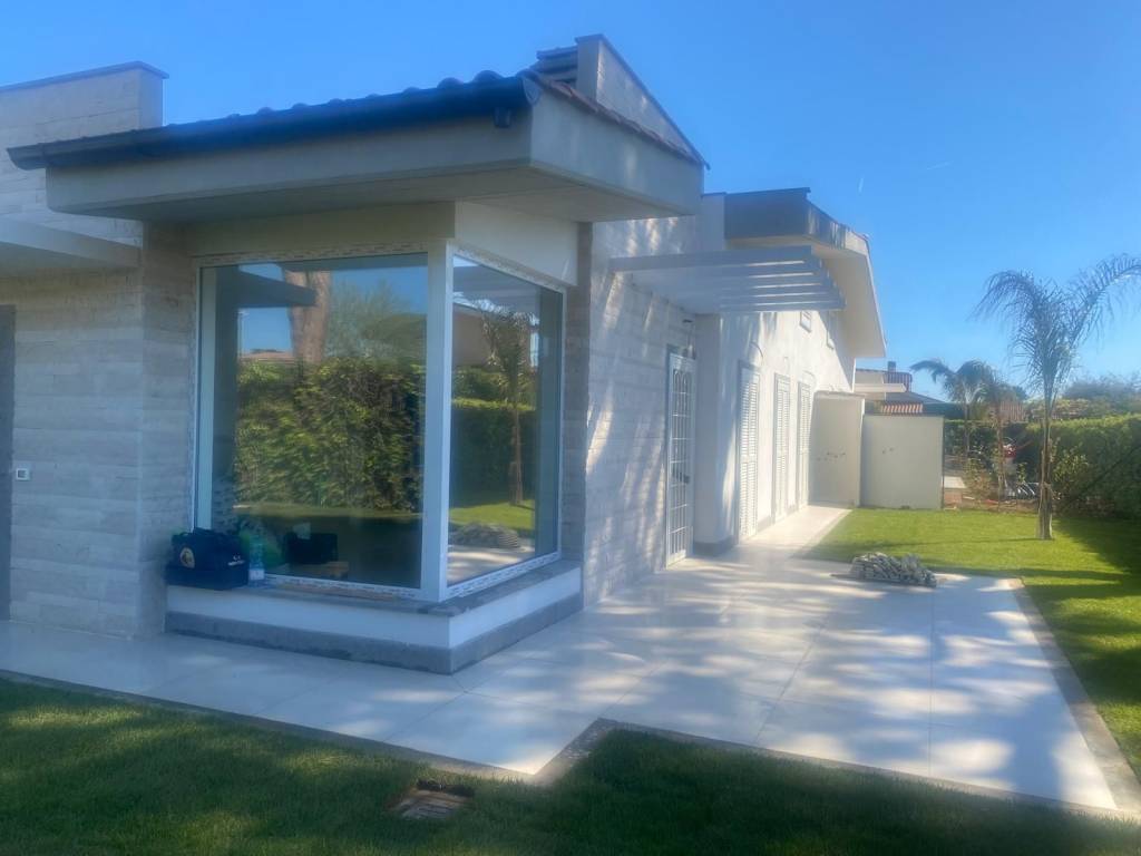 casa indipendente in vendita a Ladispoli in zona Marina di San Nicola