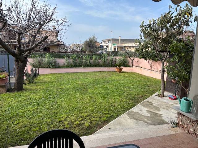 casa indipendente in vendita a Ladispoli