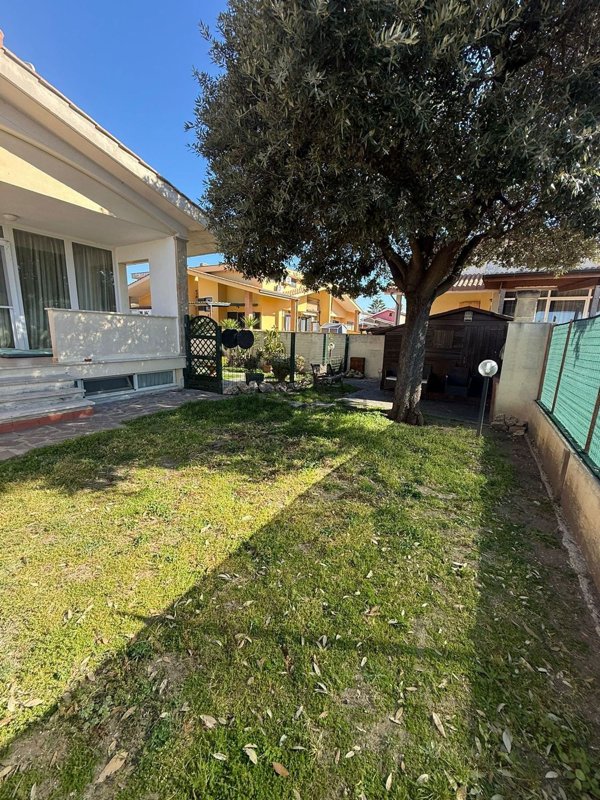 casa indipendente in vendita a Ladispoli